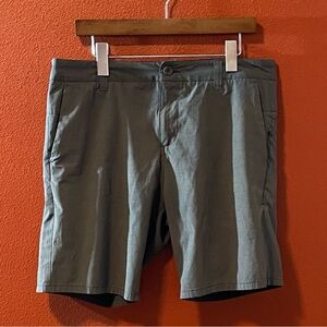 Vuori Men’s 8”‎ Aim Concrete Gray Athletic 5 Pocket Golfing Travel Shorts